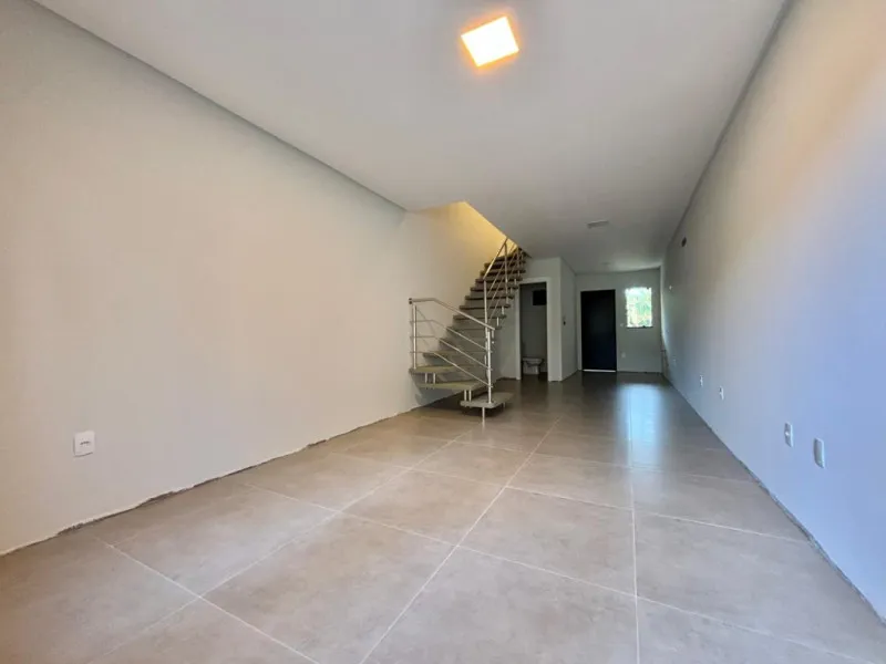 Excelente Sobrado SEMI-MOBILIADO, no Bairro Água Verde em Blumenau! — foto 3