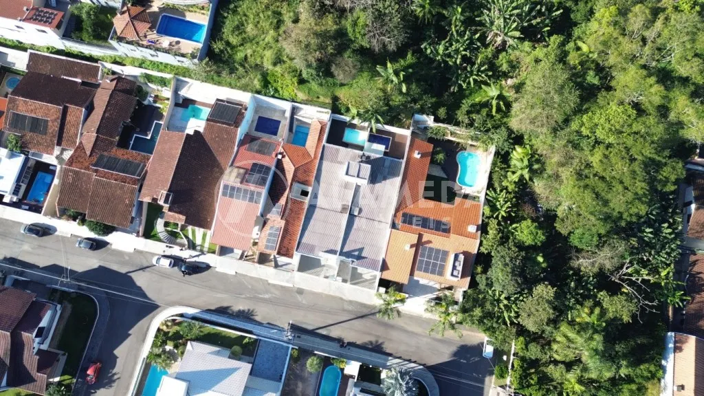 Casa com piscina, final de rua com muita privacidade no bairro Escola Agrícola - Blumenau/SC. — foto 6