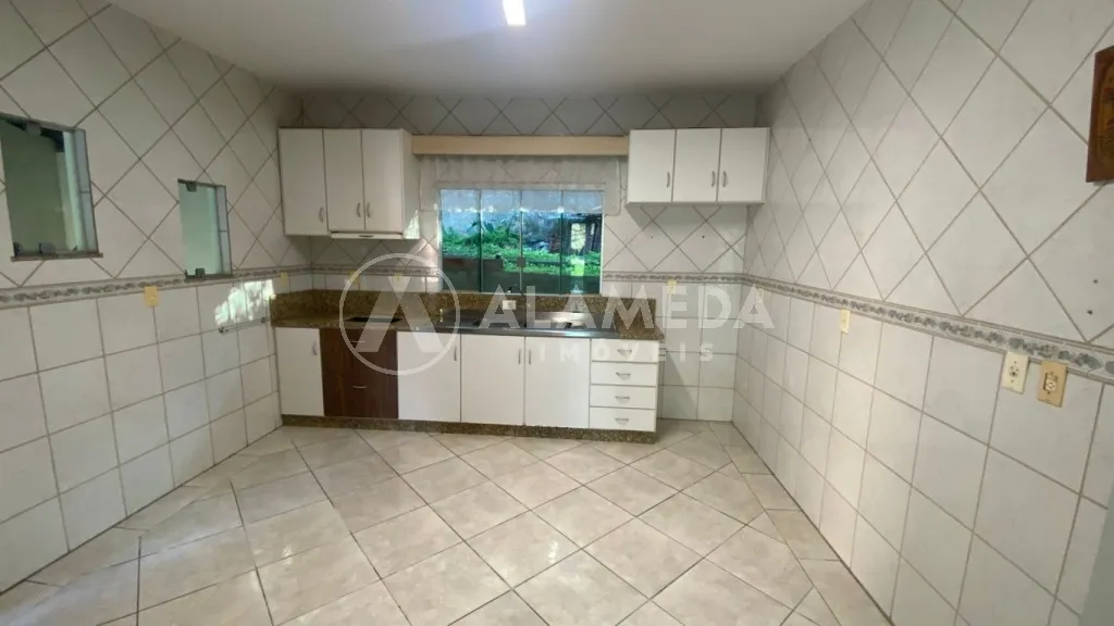Oportunidade para Investidores! Imóvel com excelente potencial comercial e residencial — foto 3