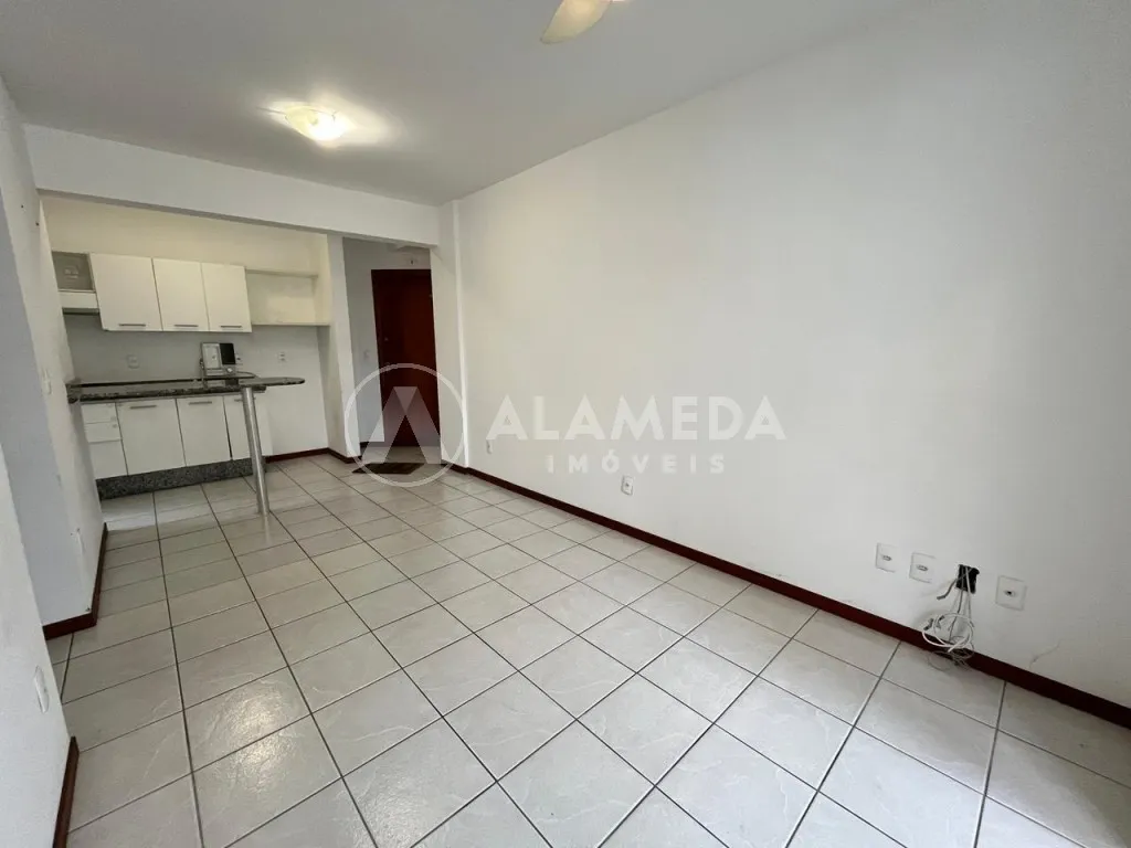 Apartamento semi mobiliado próximo a FURB em Blumenau, com dois dormitórios sendo uma suíte. — foto 3