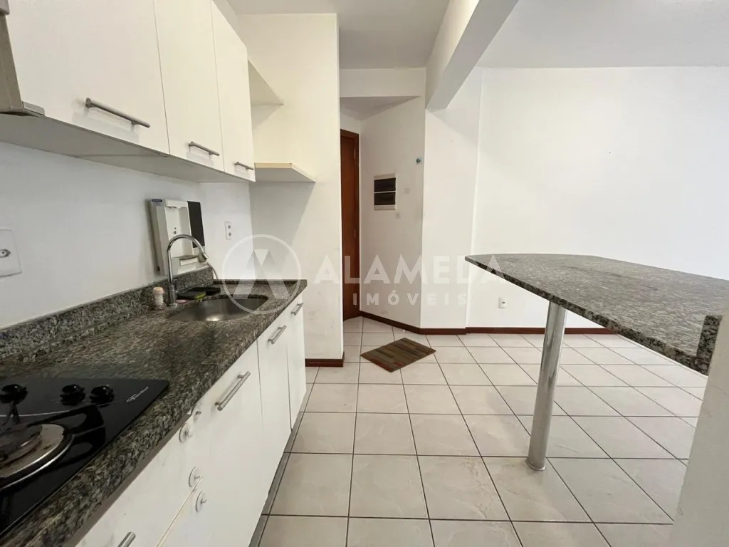 Apartamento semi mobiliado próximo a FURB em Blumenau, com dois dormitórios sendo uma suíte. — foto 4
