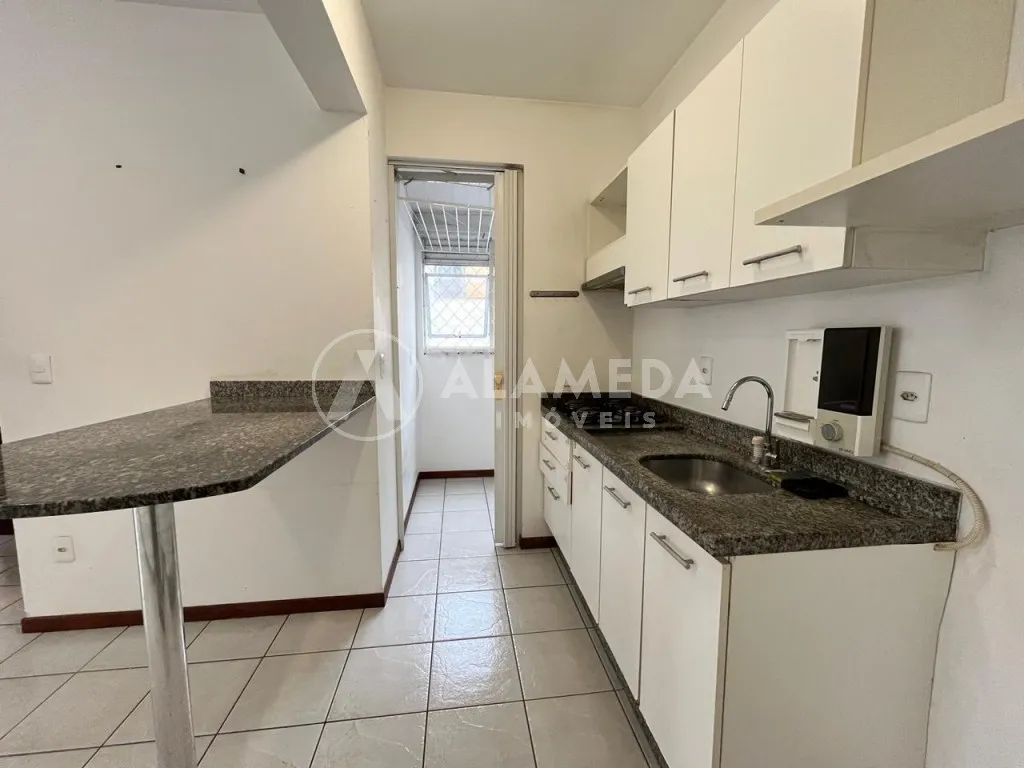Apartamento semi mobiliado próximo a FURB em Blumenau, com dois dormitórios sendo uma suíte. — foto 7