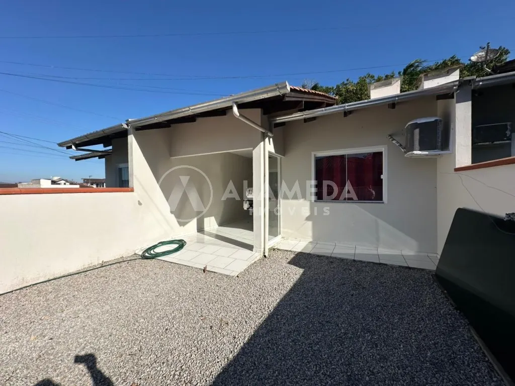 Excelente casa geminada para venda no bairro Poço Grande em Gaspar! — foto 3