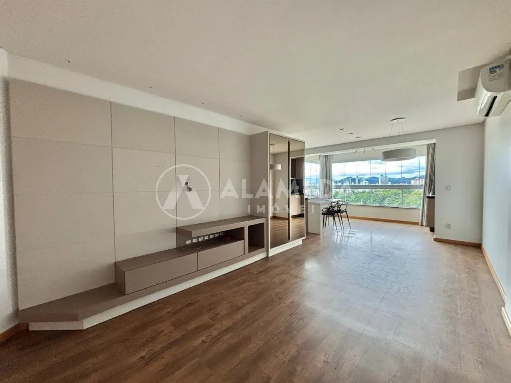 Apartamento no Bairro Velha. O imóvel possui 92m distribuídos em 2 quartos, sendo 1 suíte, ambientes integrados e 2 vagas de garagem. - foto 1