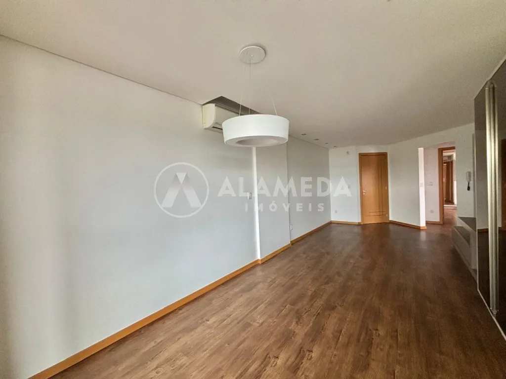 Apartamento no Bairro Velha. O imóvel possui 92m distribuídos em 2 quartos, sendo 1 suíte, ambientes integrados e 2 vagas de garagem. — foto 2
