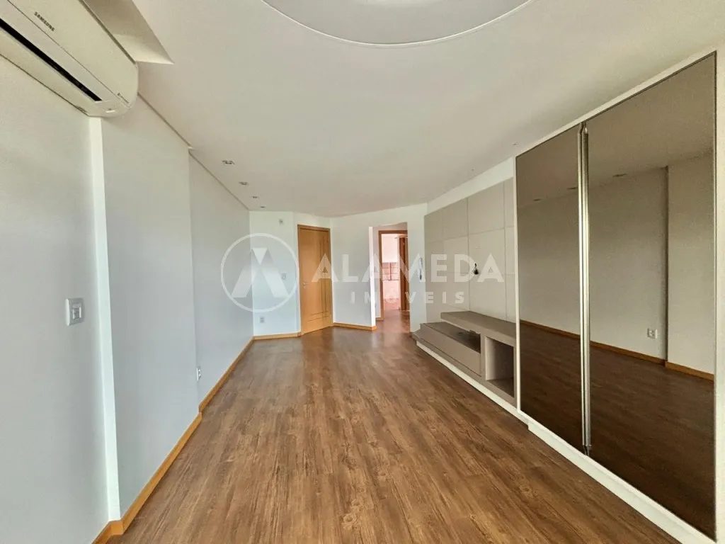 Apartamento no Bairro Velha. O imóvel possui 92m distribuídos em 2 quartos, sendo 1 suíte, ambientes integrados e 2 vagas de garagem. — foto 3