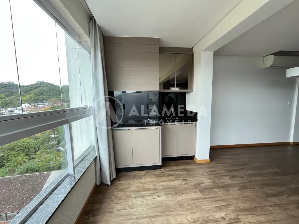 Apartamento no Bairro Velha. O imóvel possui 92m distribuídos em 2 quartos, sendo 1 suíte, ambientes integrados e 2 vagas de garagem. — foto 7