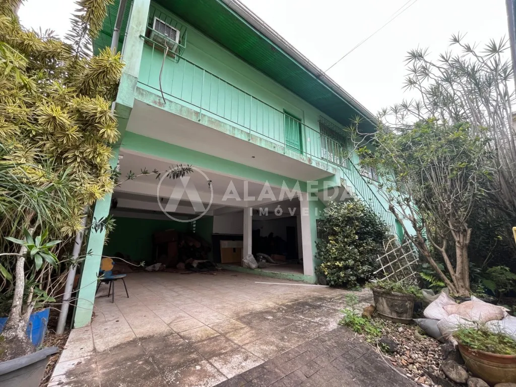 Magnífica Casa com amplo terreno localizada no inicio do bairro Centro Blumenau/SC. — foto 2