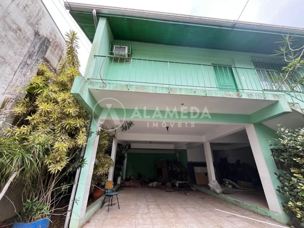 Magnífica Casa com amplo terreno localizada no inicio do bairro Centro Blumenau/SC. — foto 4