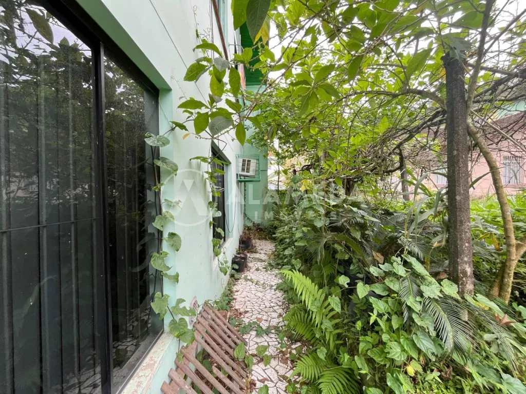 Magnífica Casa com amplo terreno localizada no inicio do bairro Centro Blumenau/SC. — foto 7