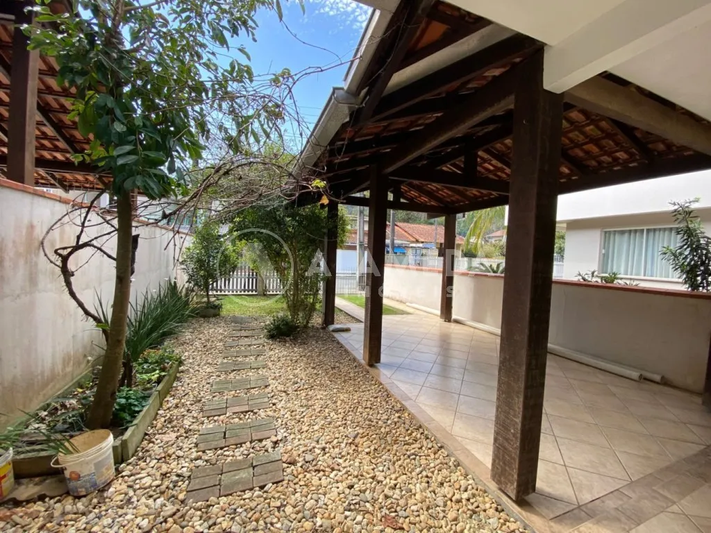 Magnífica Casa no loteamento Vila Rica no bairro Salto Weissbach Blumenau/SC. — foto 2