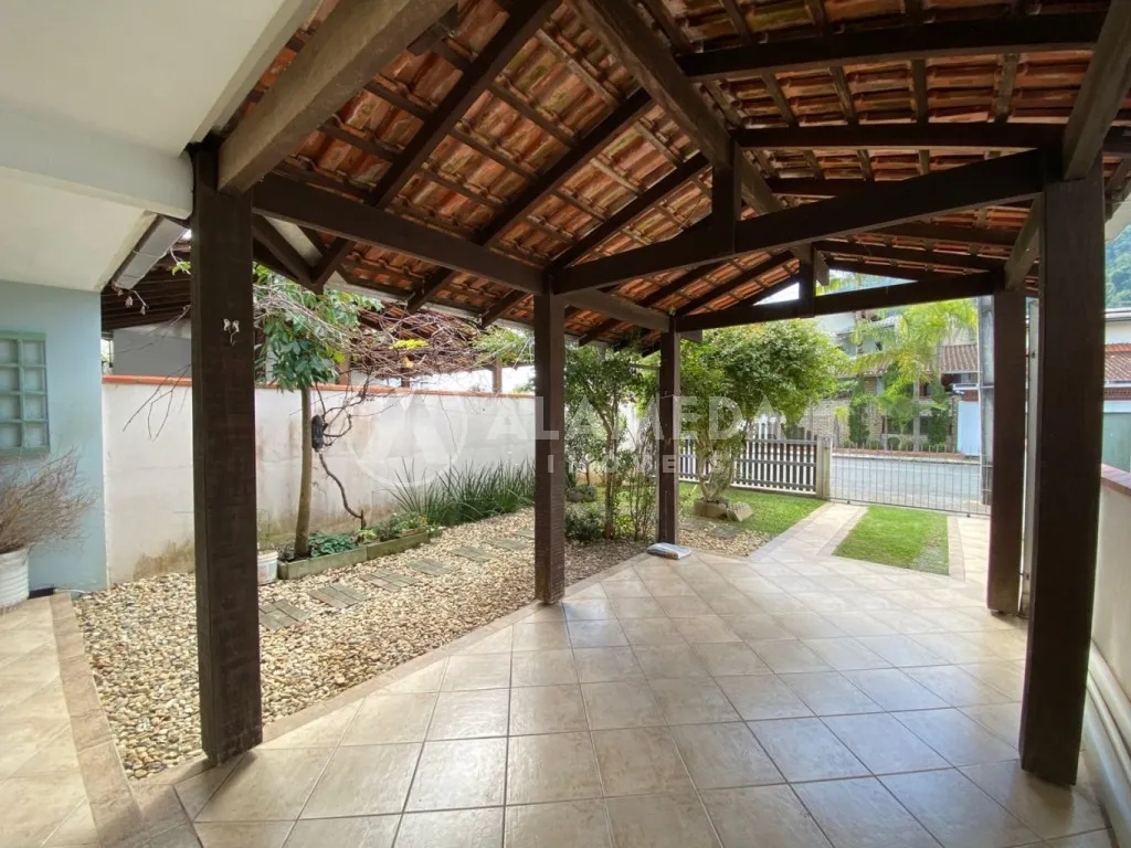 Magnífica Casa no loteamento Vila Rica no bairro Salto Weissbach Blumenau/SC. — foto 5