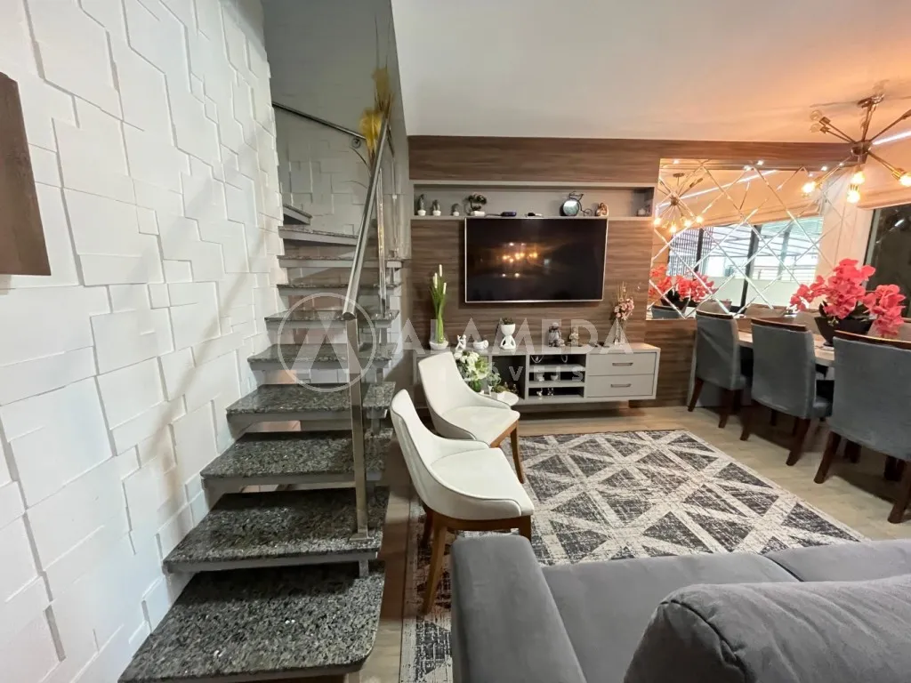 Casa à Venda - Velha Central, Blumenau Finamente decorada | 2 Suítes | Espaço gourmet | Excelente localização — foto 3