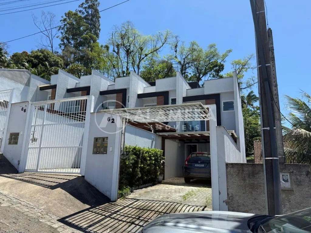 Belíssimo sobrado semi mobiliado no Bairro Salto do Norte em Blumenau! - foto 1