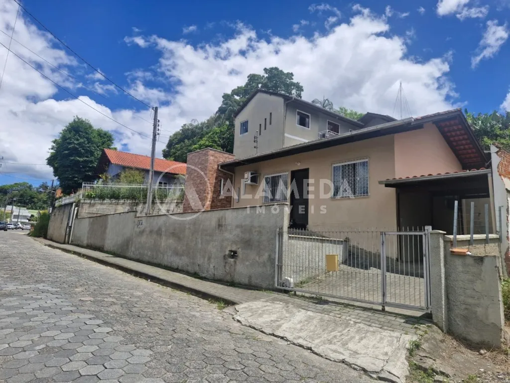 Casa com 3 dormitórios e 2 vagas de garagem no bairro Itoupava Norte em Blumenau. - foto 1