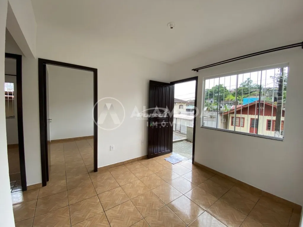 Casa com 3 dormitórios e 2 vagas de garagem no bairro Itoupava Norte em Blumenau. — foto 2