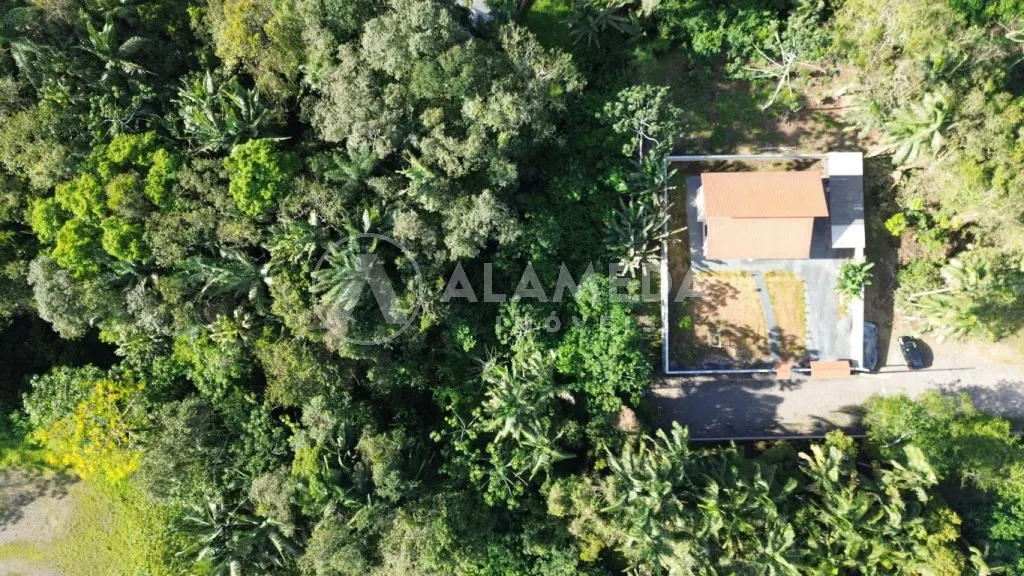 Terreno localizado próximo ao centro em transversal da Rua Pastor Oswald Hesse, bairro Ribeirão Fresco, em Blumenau. - foto 1