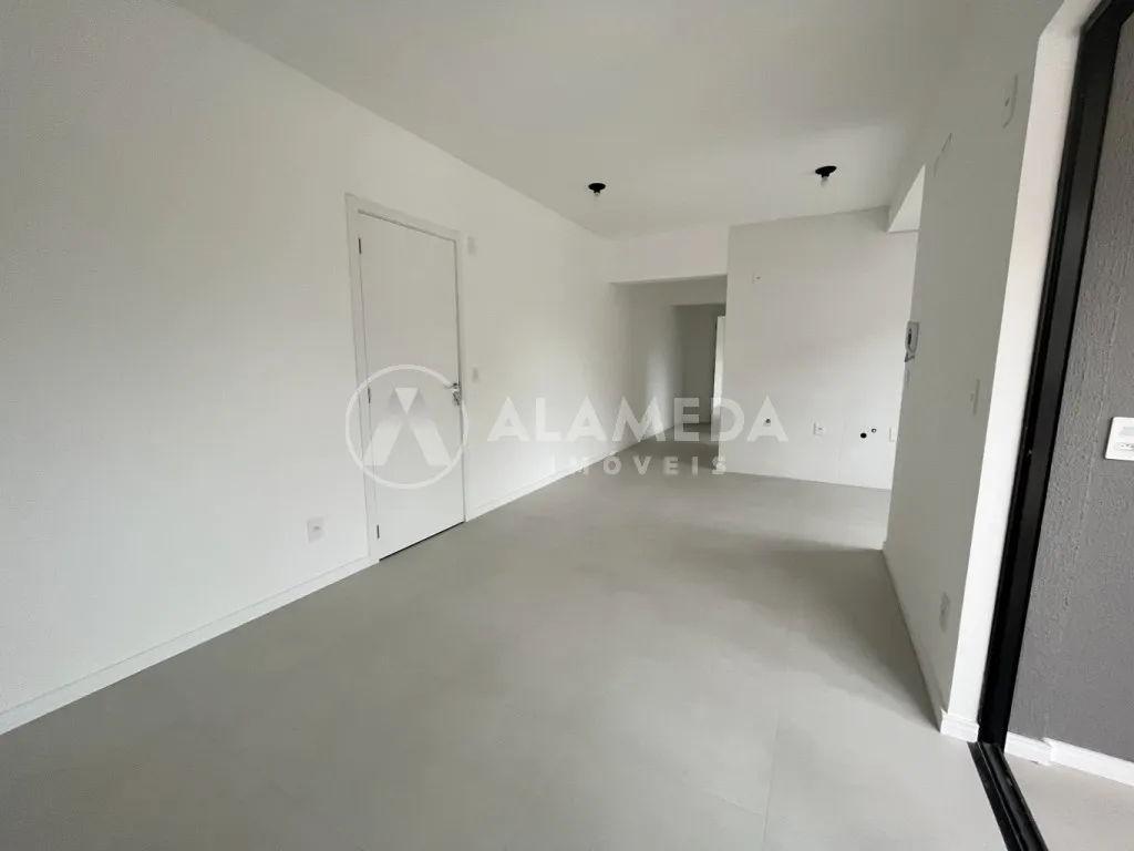 Apartamento com dois dormitórios sendo uma suíte, sacada com churrasqueira e 1 vaga de garagem, no bairro Velha em Blumenau! — foto 2