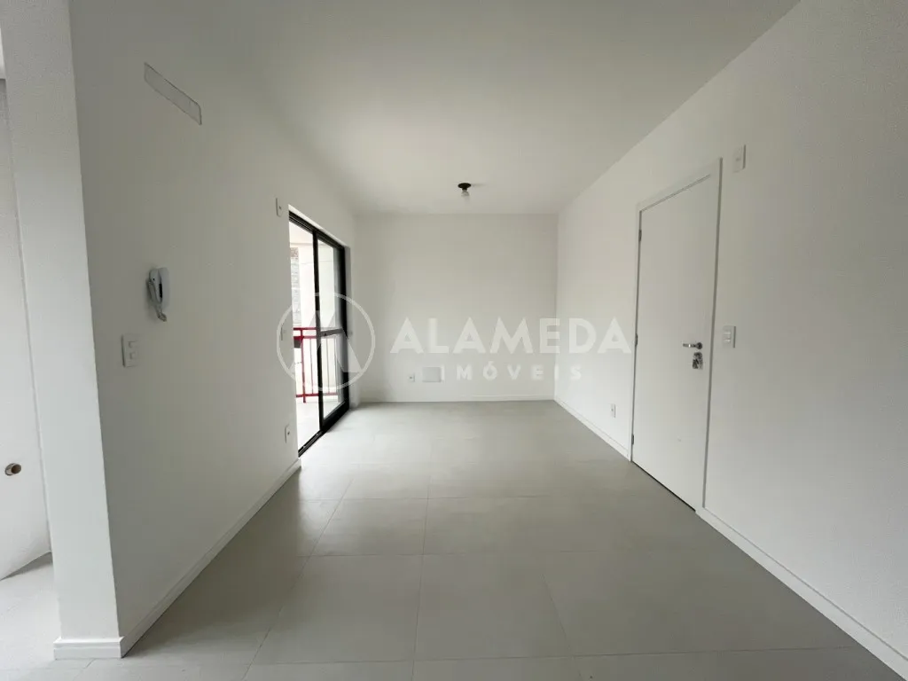 Apartamento com dois dormitórios sendo uma suíte, sacada com churrasqueira e 1 vaga de garagem, no bairro Velha em Blumenau! — foto 3