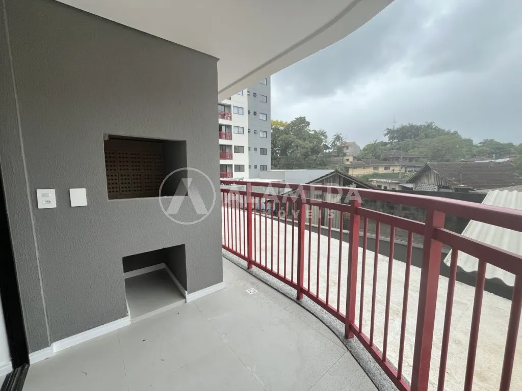 Apartamento com dois dormitórios sendo uma suíte, sacada com churrasqueira e 1 vaga de garagem, no bairro Velha em Blumenau! — foto 4