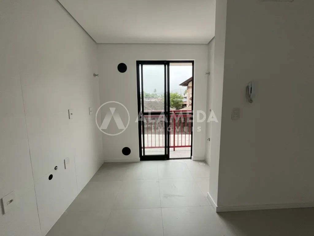 Apartamento com dois dormitórios sendo uma suíte, sacada com churrasqueira e 1 vaga de garagem, no bairro Velha em Blumenau! — foto 5