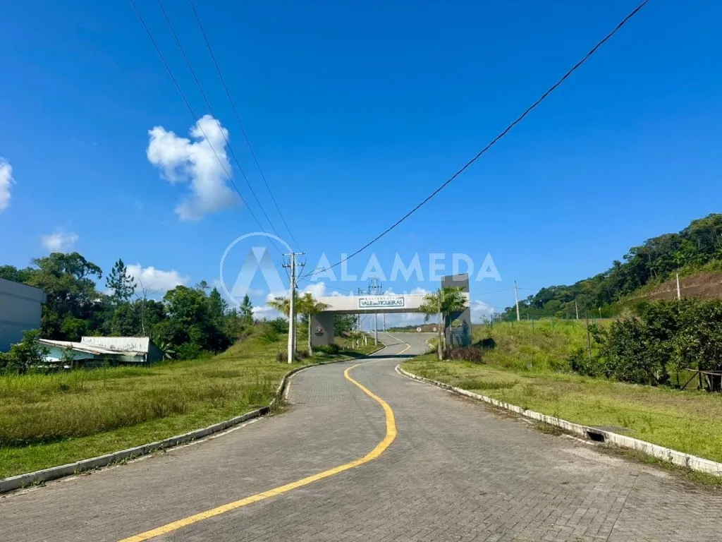 Excelente terreno com 360 m de área no bairro Figueira em Gaspar! - foto 1