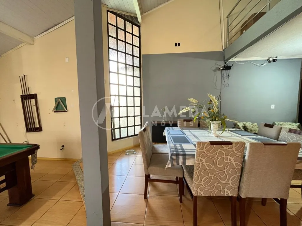 Magnífica casa com um apartamento nos fundos com a melhor localização do bairro Velha, Blumenau/SC. — foto 7