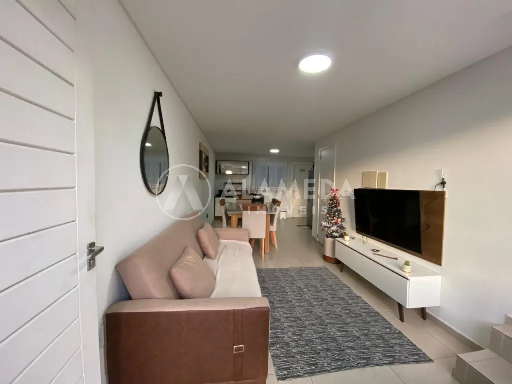 Excelente Sobrado em rua comercial/residencial no bairro Itoupava Norte em Blumenau! - foto 1