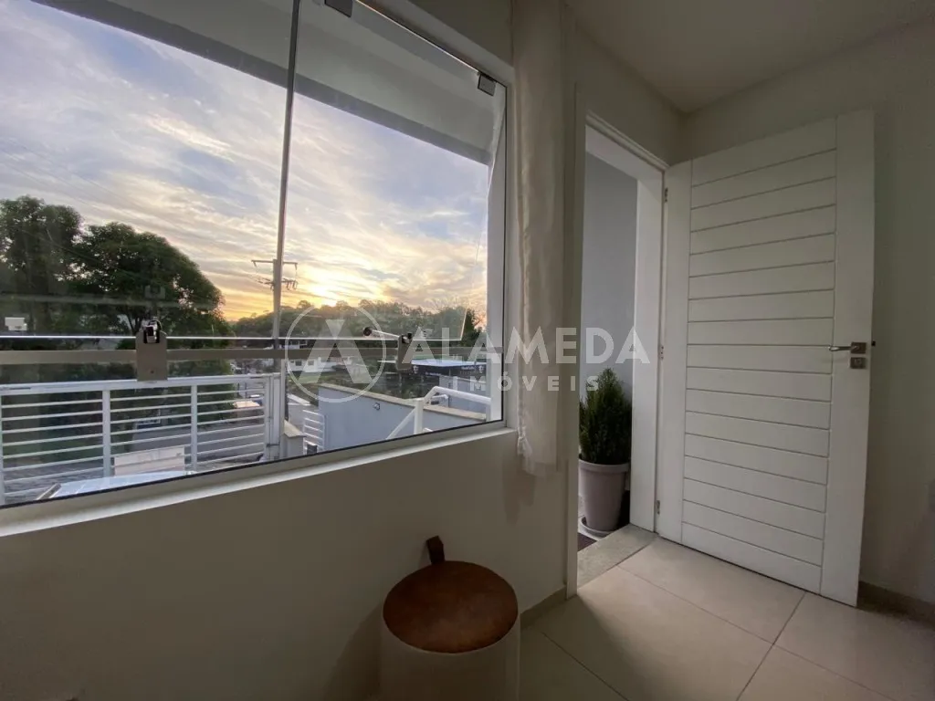 Excelente Sobrado em rua comercial/residencial no bairro Itoupava Norte em Blumenau! — foto 2