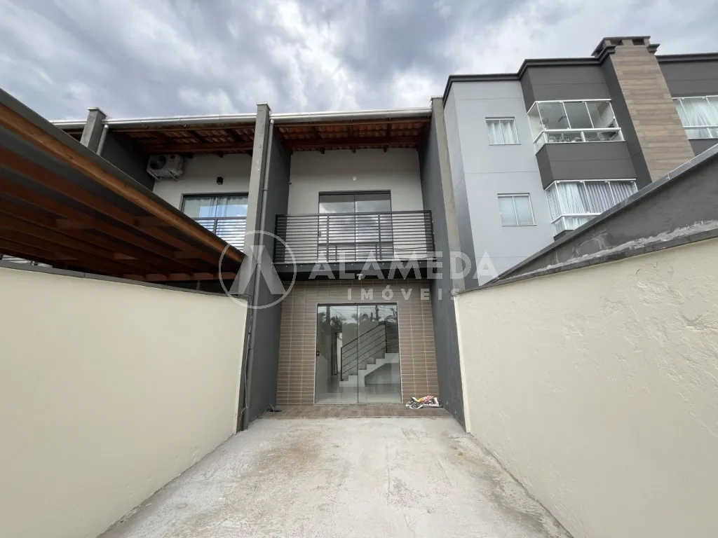 Sobrado com 2 quartos no bairro Velha Central em Blumenau! - foto 1