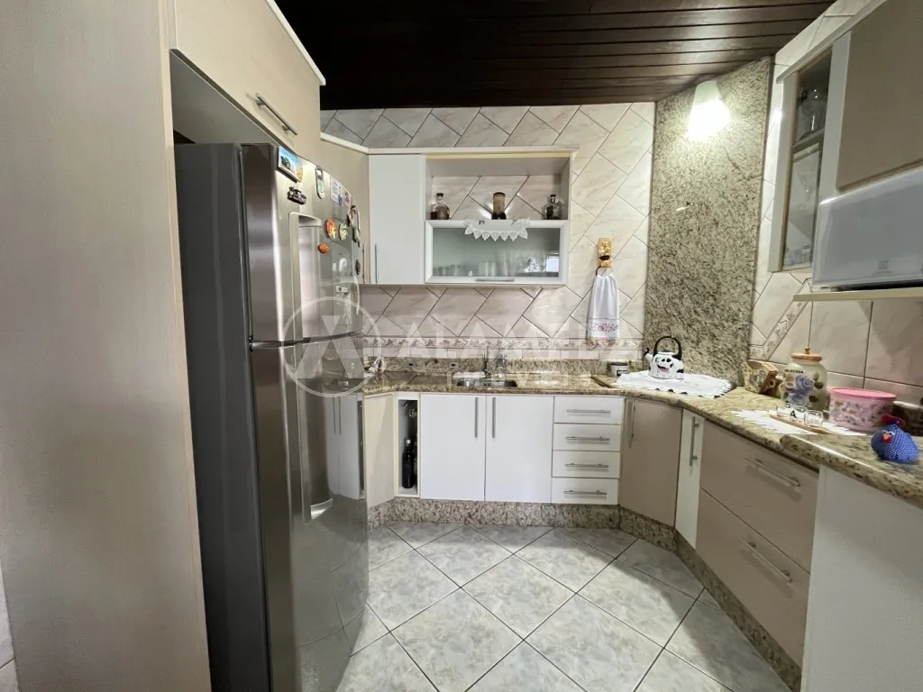 Casa ampla com área de festas e piscina no bairro Belchior - próxima à BR-470 / Segalas. — foto 4