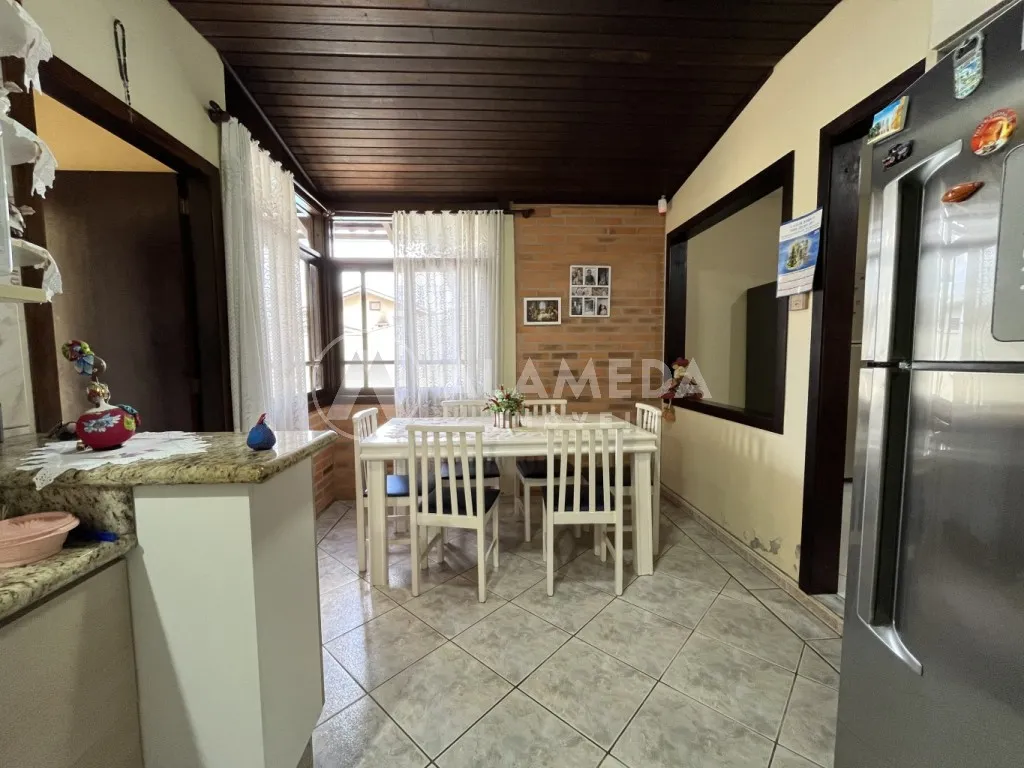 Casa ampla com área de festas e piscina no bairro Belchior - próxima à BR-470 / Segalas. — foto 5