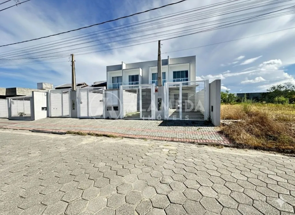 Sobrado à venda no bairro Santa Terezinha em Gaspar com 2 Suítes - foto 1