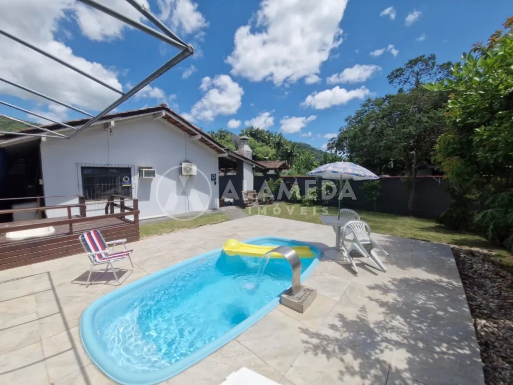 Casa com 2 dormitórios e piscina a venda no Bairro Itoupava Central, Blumenau SC. - foto 1