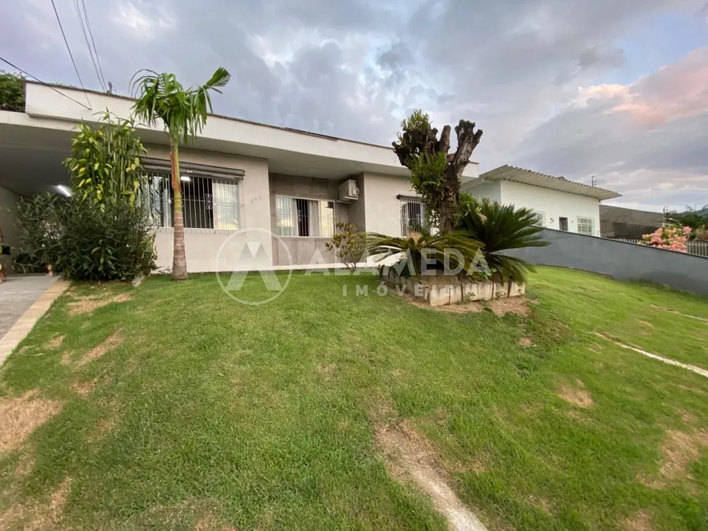 Excelente casa térrea no bairro Velha em Blumenau terraço e área de festas! - foto 1