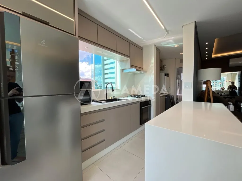 Apartamento fino semi mobiliado ao lado do parque Ramiro disponível para venda! — foto 7