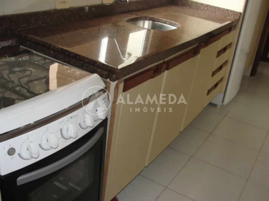 Apartamento em excelente estado de conservação, semi mobiliado, muito bem localizado próximo ao Centro! — foto 4