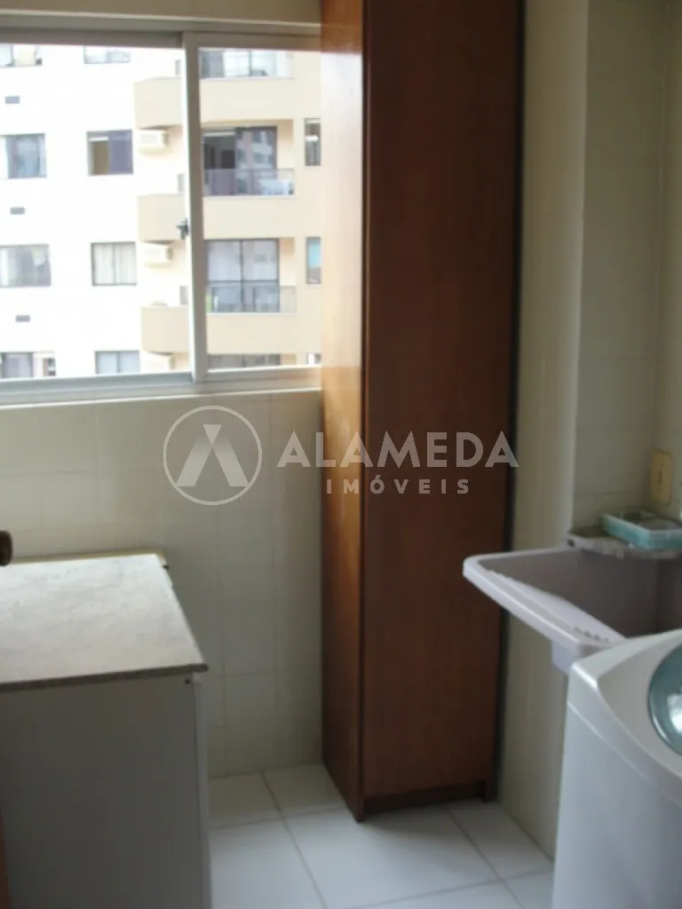 Apartamento em excelente estado de conservação, semi mobiliado, muito bem localizado próximo ao Centro! — foto 7
