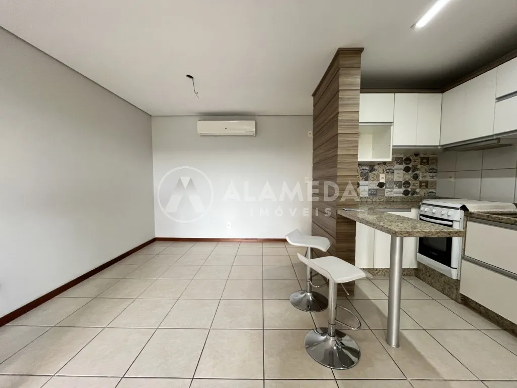 Apartamento pronto para morar, semimobiliado com 3 dormitórios sendo 1 suíte e sacada com churrasqueira, no bairro Água Verde em Blumenau! — foto 3