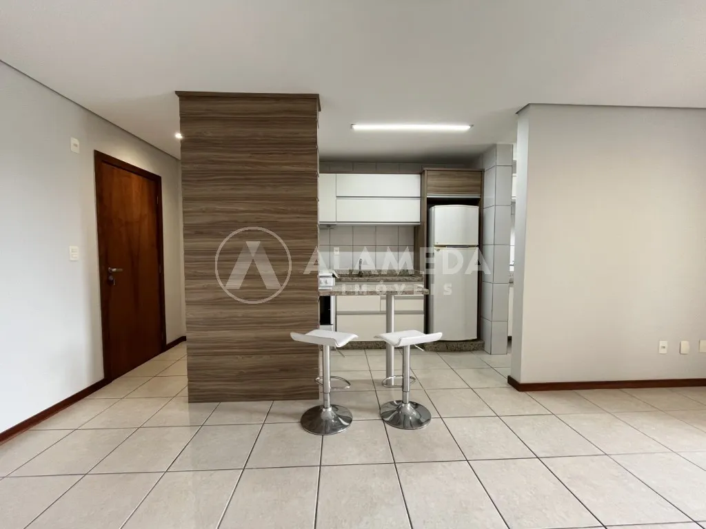 Apartamento pronto para morar, semimobiliado com 3 dormitórios sendo 1 suíte e sacada com churrasqueira, no bairro Água Verde em Blumenau! — foto 4