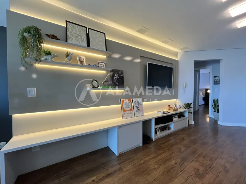 Belíssimo apartamento de 2 dormitórios 1 suíte, porteira fechada com mobília no Bairro Velha em Blumenau! - foto 1