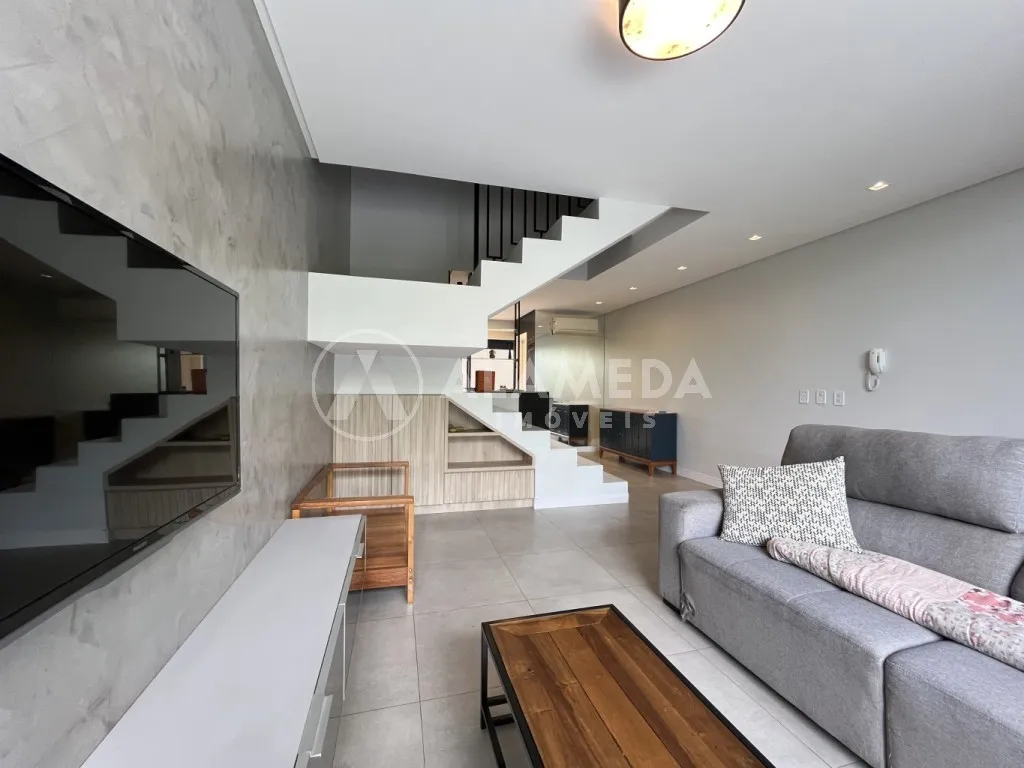 Excelente Sobrado TRIPLEX no bairro Agua Verde em Blumenau! - foto 1