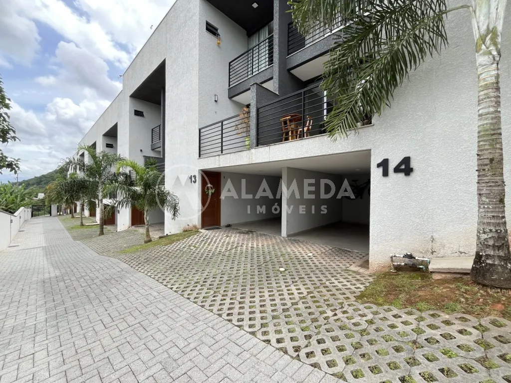 Excelente Sobrado TRIPLEX no bairro Agua Verde em Blumenau! — foto 3