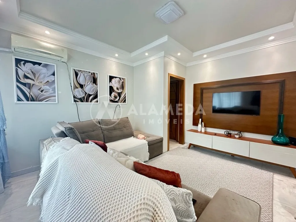 Casa com terreno amplo, 3 quartos sendo uma suíte no bairro Garcia! - foto 1