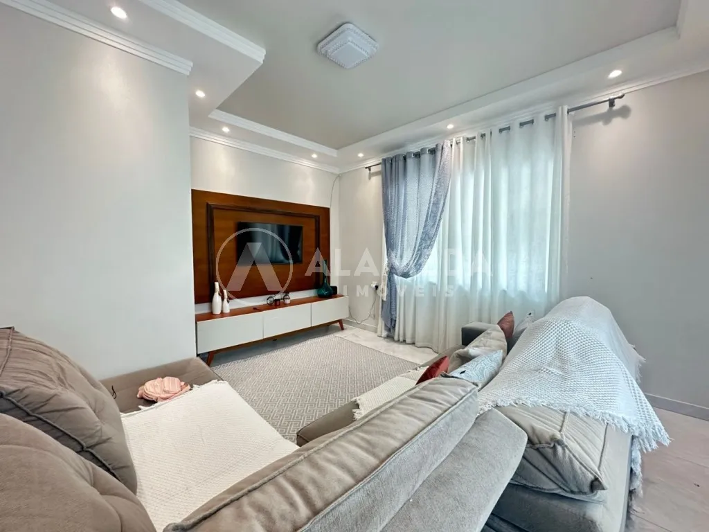 Casa com terreno amplo, 3 quartos sendo uma suíte no bairro Garcia! — foto 2