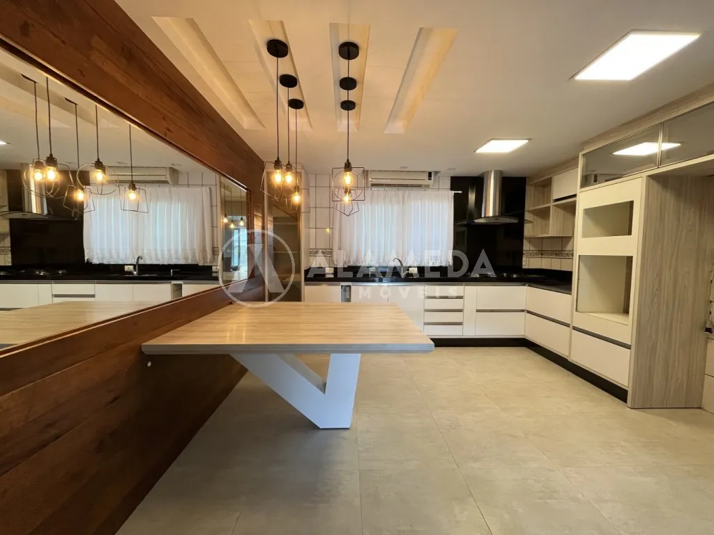 Excelente Casa no Bairro Belchior em Gaspar, frente para rua principal. — foto 2