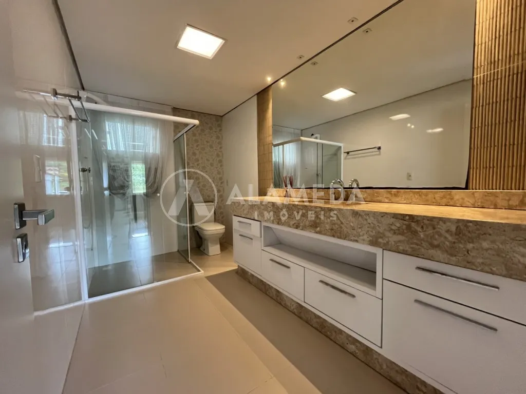 Excelente Casa no Bairro Belchior em Gaspar, frente para rua principal. — foto 4