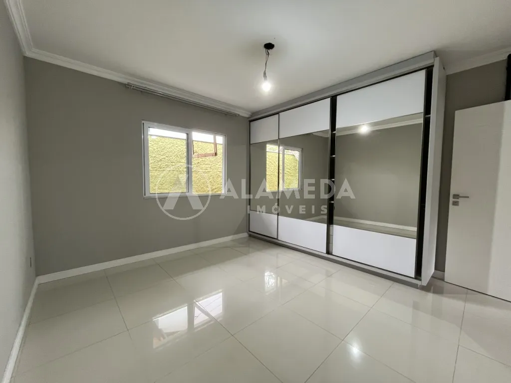 Excelente Casa no Bairro Belchior em Gaspar, frente para rua principal. — foto 6