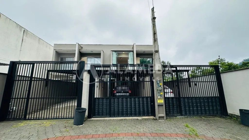 Excelente Sobrado no bairro Salto Weissbach em Blumenau! - foto 1