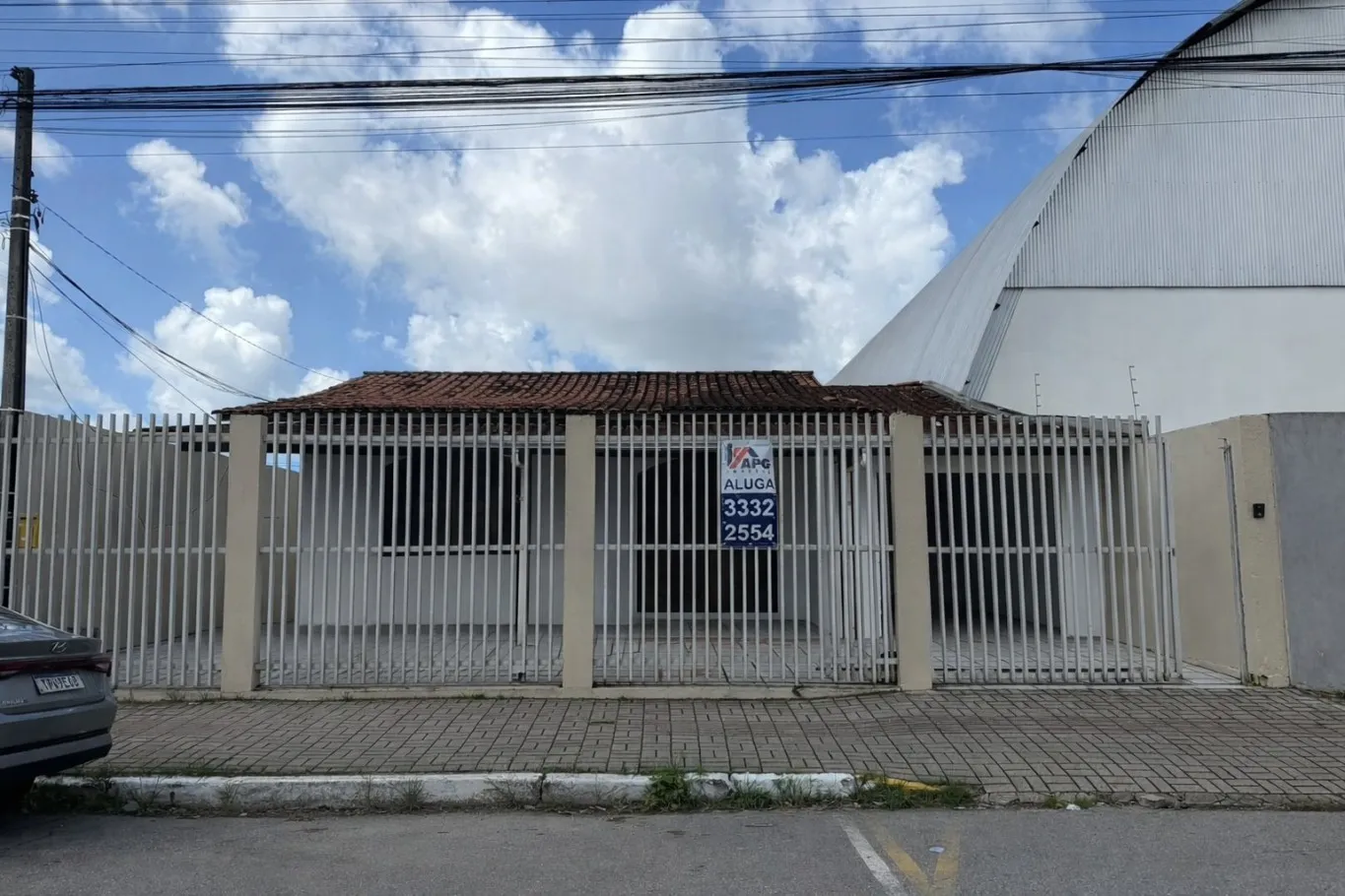 Casa com 2 dormitórios no bairro Cordeiros. - foto 1